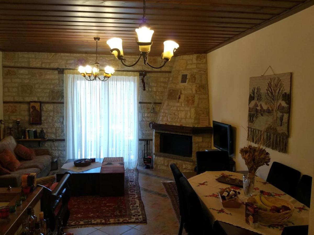 La Casa Di Pietra Villa Karpenisi Exterior photo